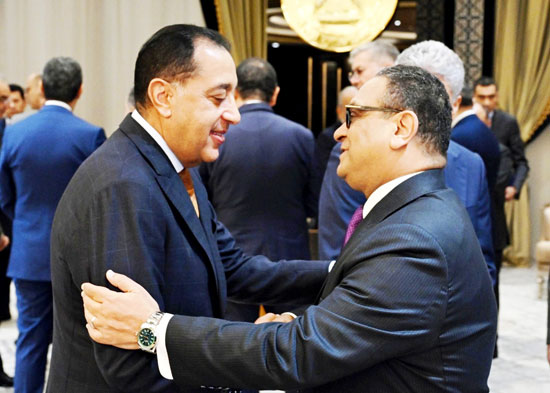 مجلس-الوزراء-يكرم-الامين-العام-السابق-للمجلس-(2)