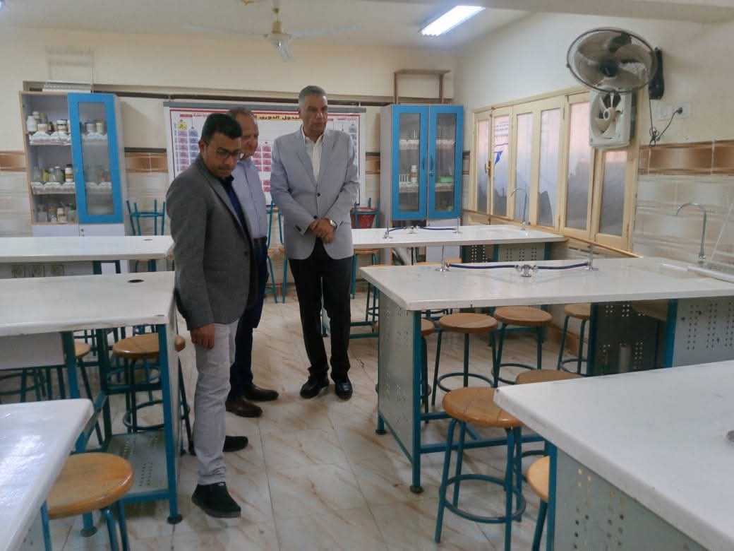 معامل المدارس