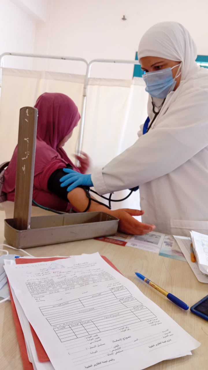 قافلة علاجية فى محافظة الدقهلية والأسر تتوافد عليها (1)