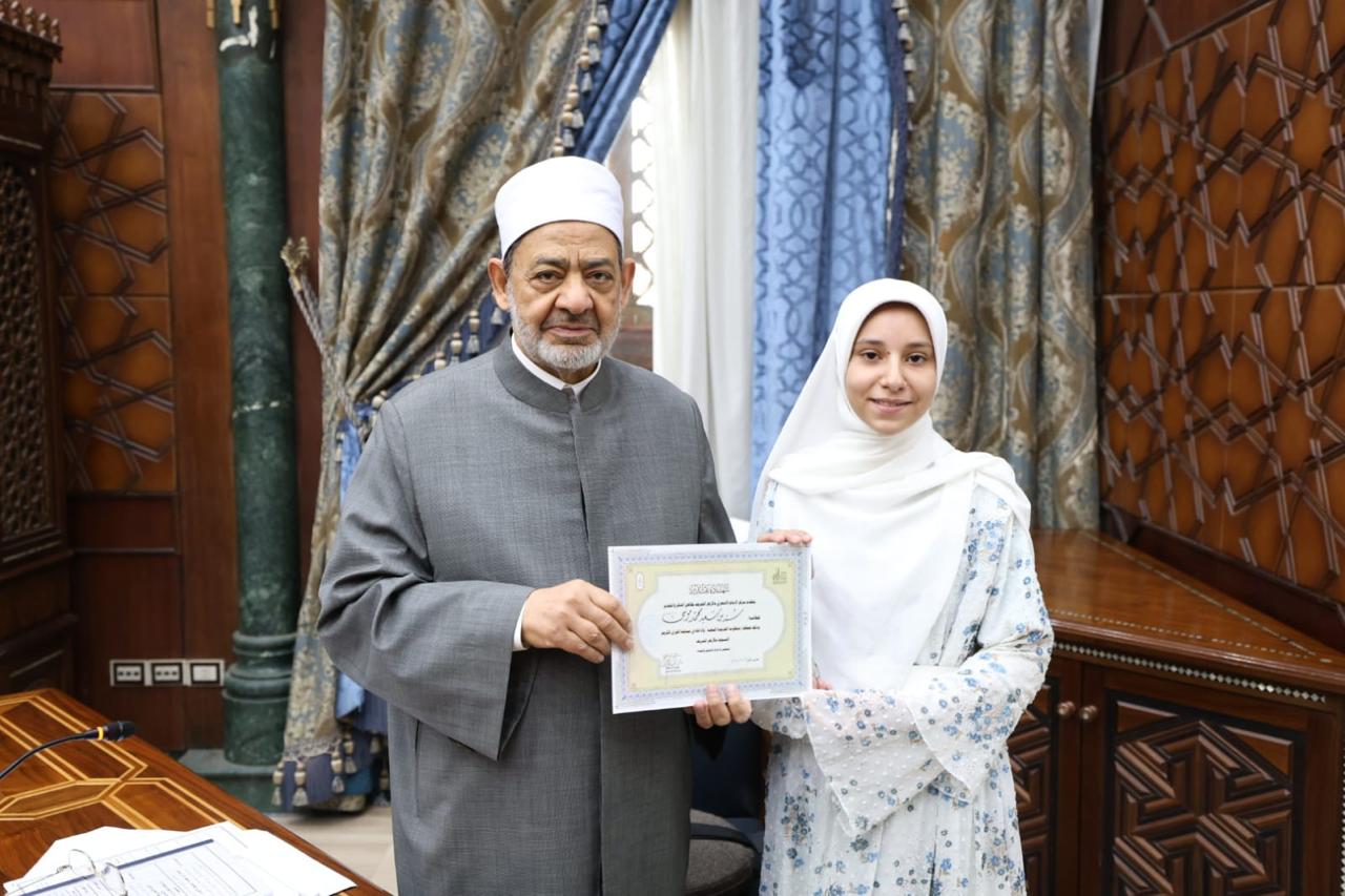 الإمام الأكبر يكرِّم الطلاب الأوائل في حفظ «الخريدة البهية» (4)