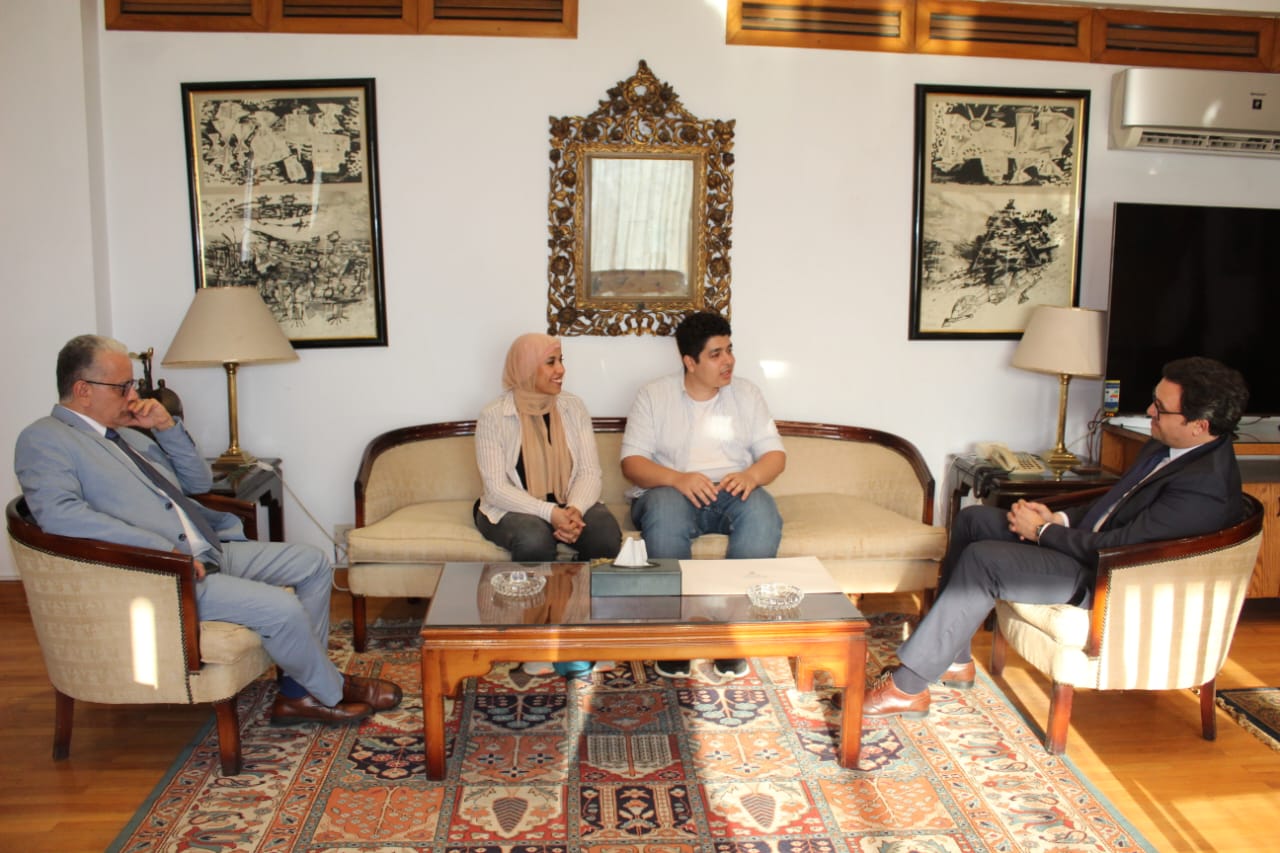 لقاء وزير الثقافة مع بالفنانين التشكيليين مها جميل وعلي عبد الفتاح