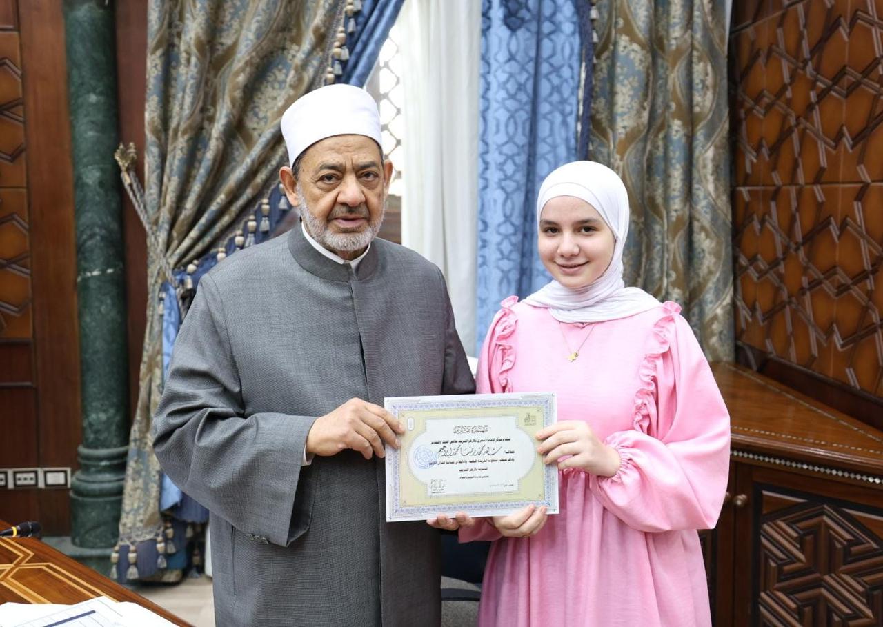 الإمام الأكبر يكرِّم الطلاب الأوائل في حفظ «الخريدة البهية» (6)