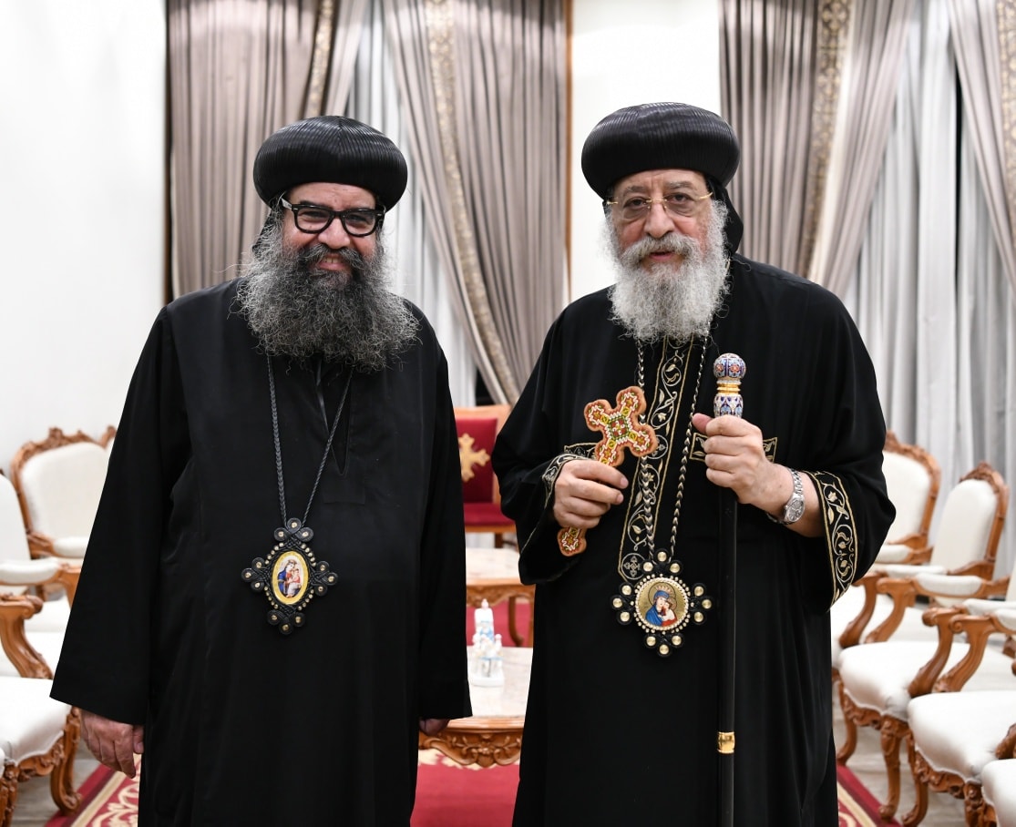 البابا تواضروس الثانى يستقبل الأنبا بيسنتى