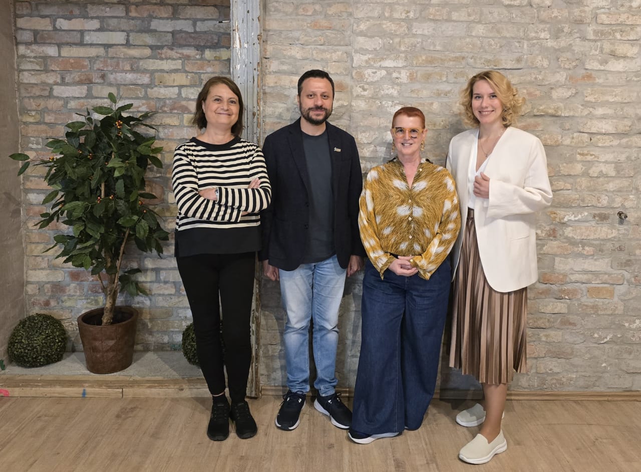 أحمد شوقى مع لجنة فيبريسى