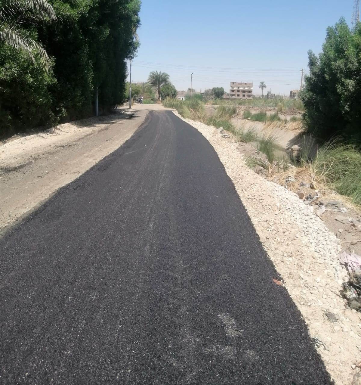 إدراج ورصف طرق جديدة بمراكز الأقصر ضمن الخطة الاستثمارية بالزينية