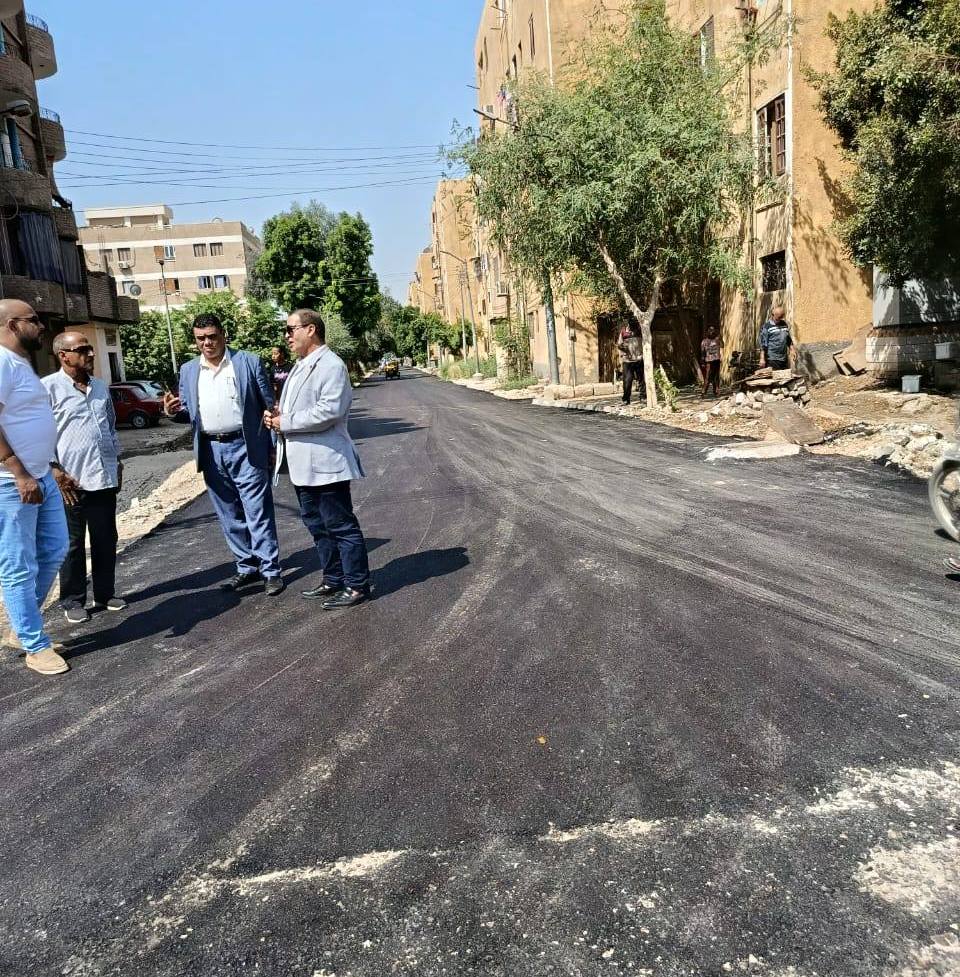 متابعة أعمال الرصف والتجميل بقرية الرياينة فى أرمنت