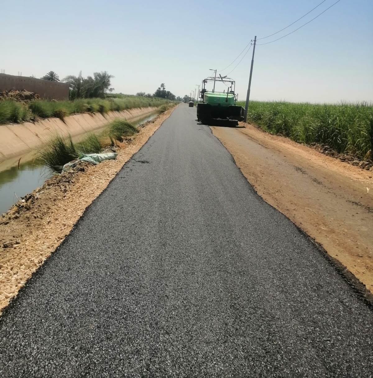 الزينية تدرج رصف طرق جديدة بمراكز الأقصر ضمن الخطة الاستثمارية