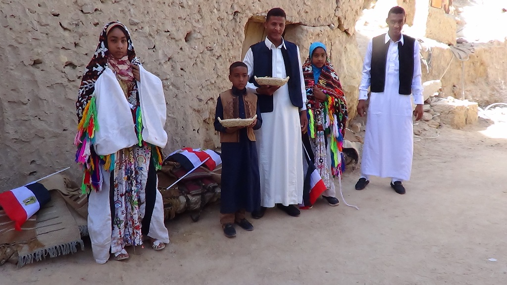 اهالي سيوة يحرصون على ملابسهم وحياتهم التراثية