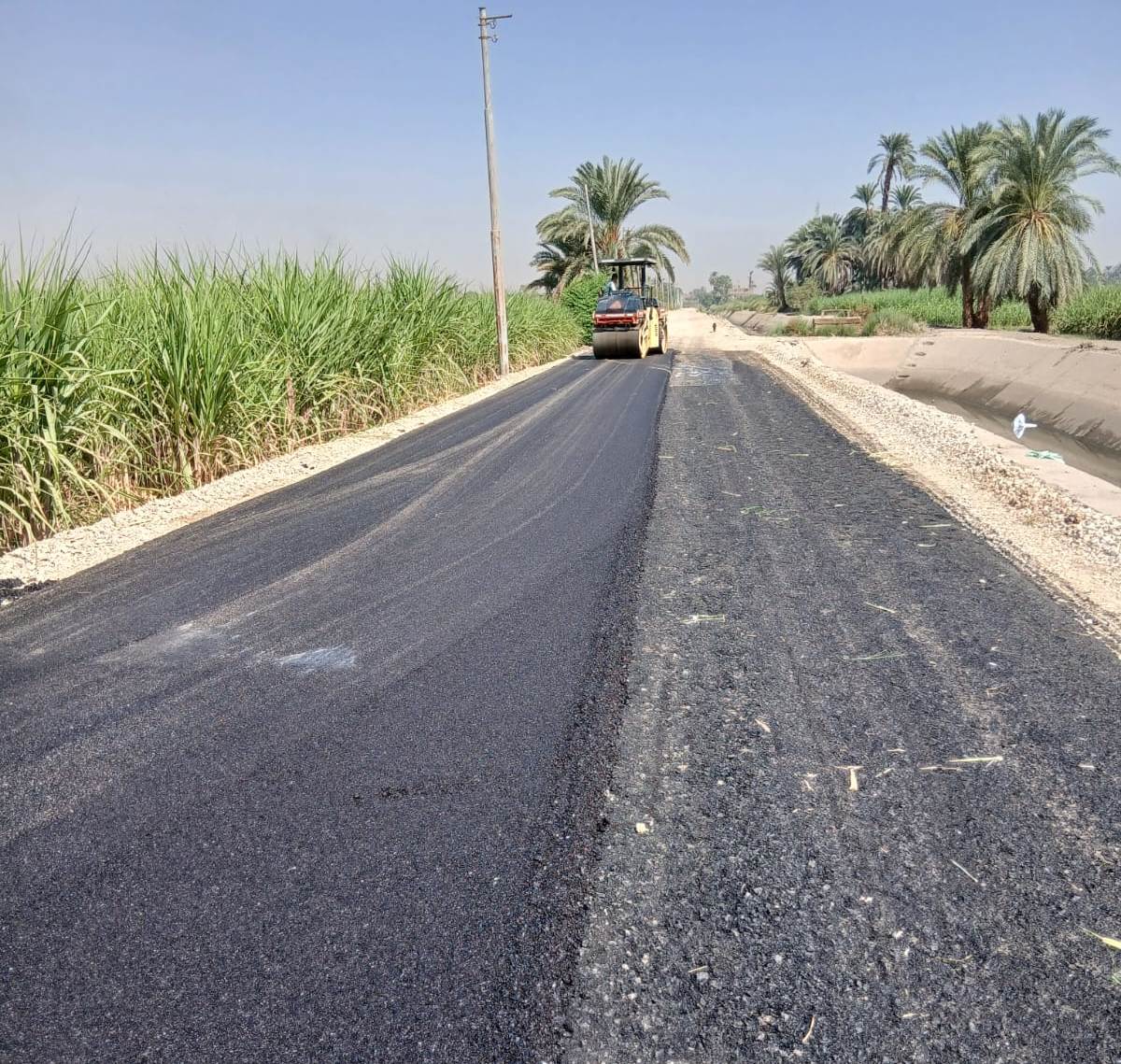 عمليات رصف طرق جديدة بمراكز الأقصر ضمن الخطة الاستثمارية