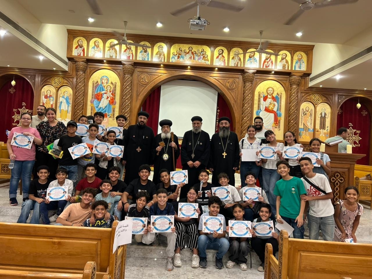 احتفال طلاب المرحلة الابتدائية احتفال طلاب المرحلة الابتدائية