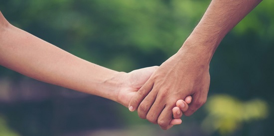 4 أبراج لا تستطيع نسيان أول حبيب في حياتها