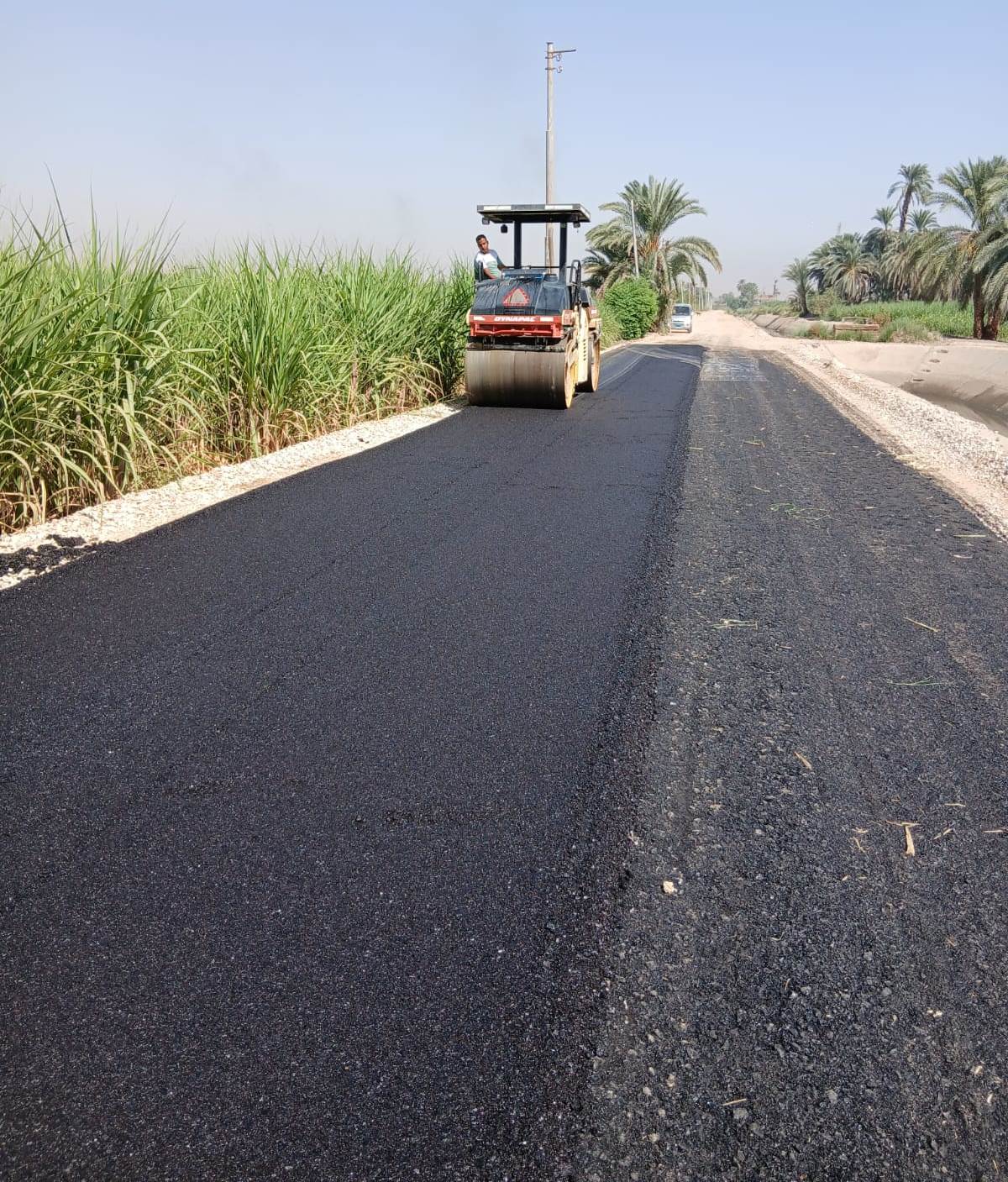 أعمال رصف طرق جديدة بمراكز الأقصر ضمن الخطة الاستثمارية