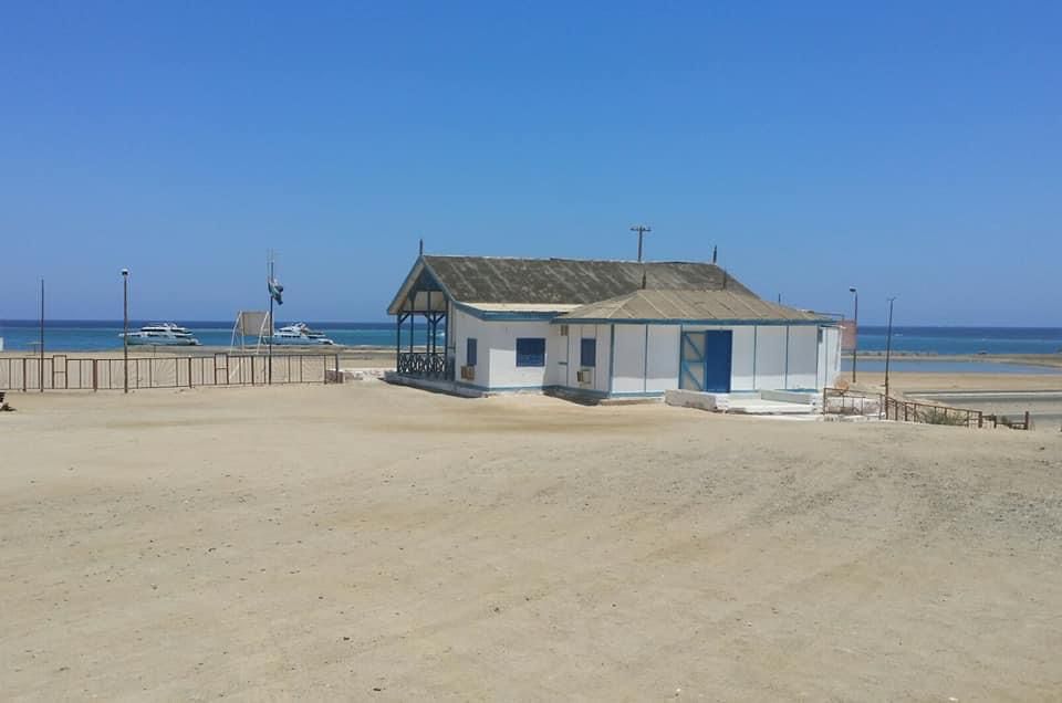 تطل على ساحل البحر 