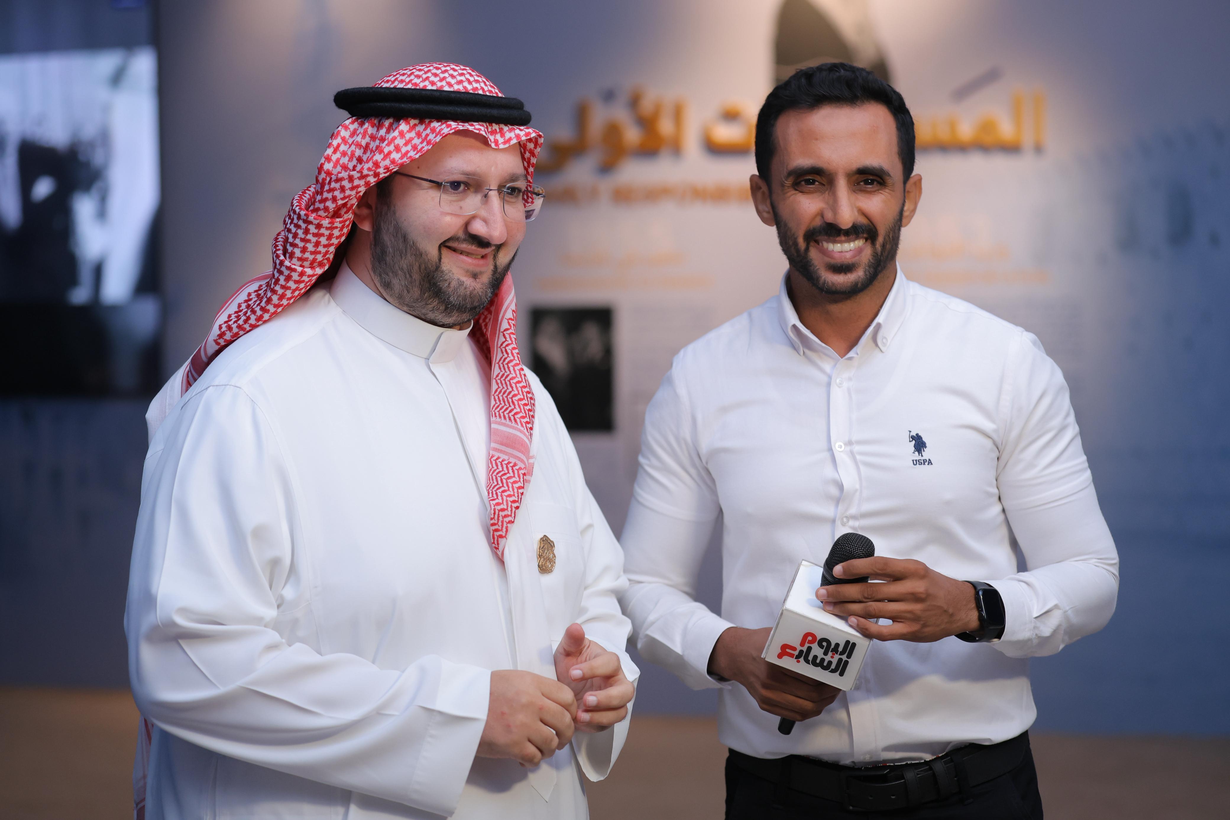 الأمير عبدالعزيز بن طلال بن عبد العزيز آل سعود والزميل محمد أسعد خلال اللقاء  (5)