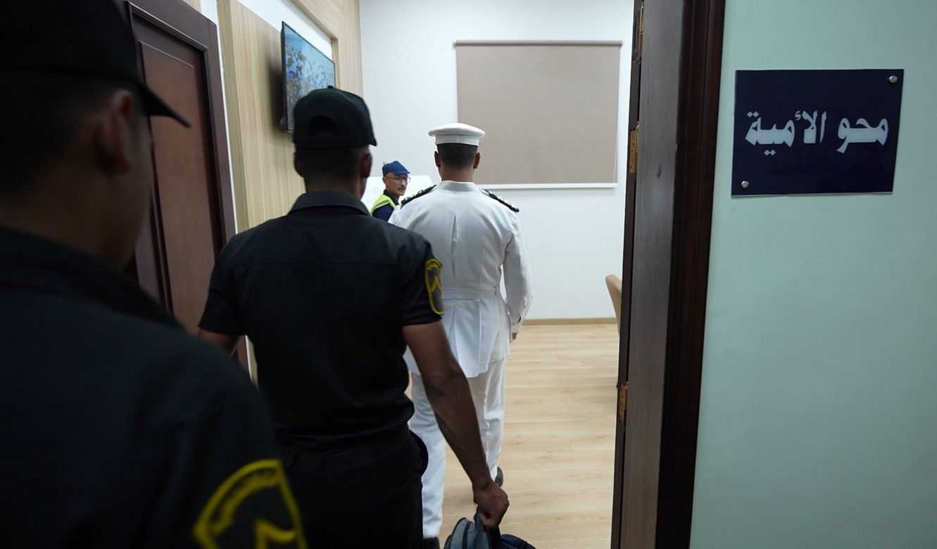 وزارة الداخلية توزع مستلزمات مدرسية على النزلاء وأسرهم (1)