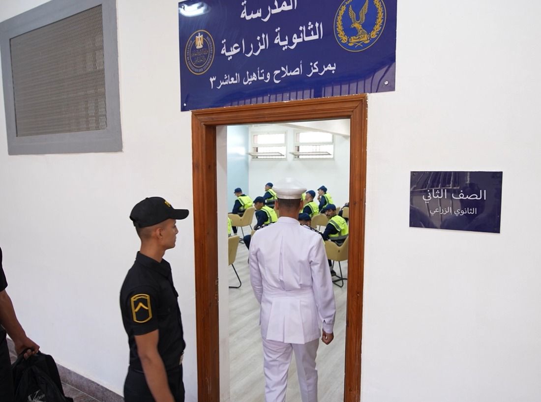 وزارة الداخلية توزع مستلزمات مدرسية على النزلاء وأسرهم (4)