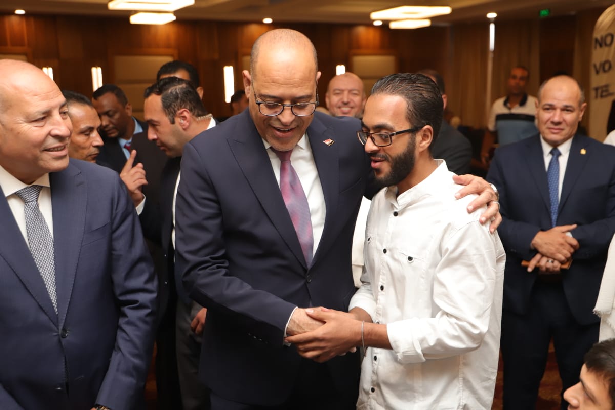 وزير العمل ومحافظ القاهرة في لقاء