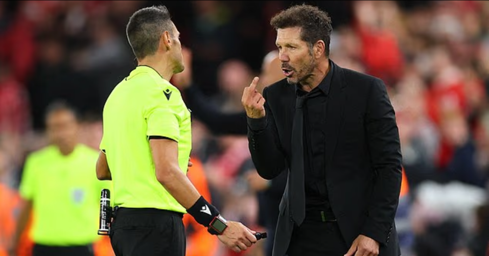 سيميونى يشكو للحكم للإهانة التى تعرض لها من جماهير ليفربول