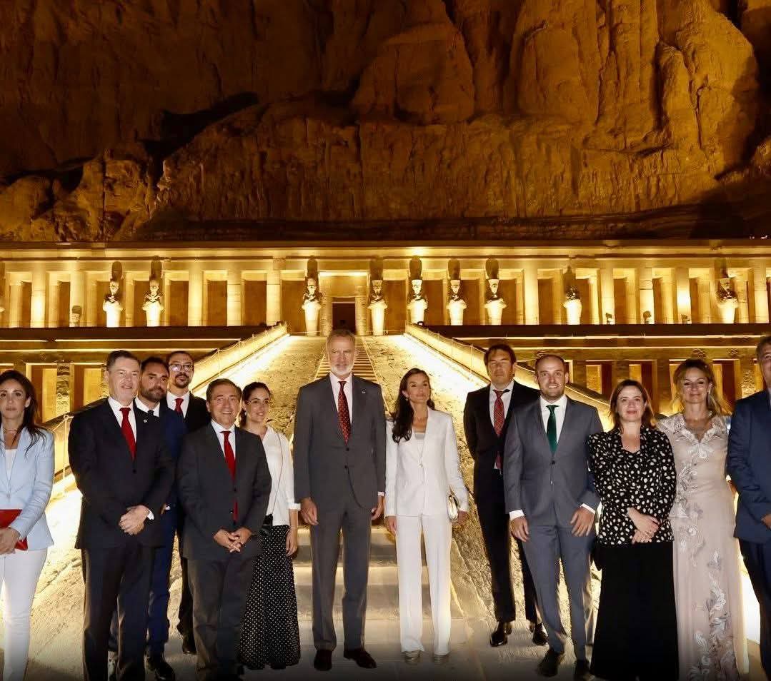 الوفد المرافق لملك أسبانيا وزوجته فى حتشبسوت الوفد المرافق لملك أسبانيا وزوجته فى حتشبسوت