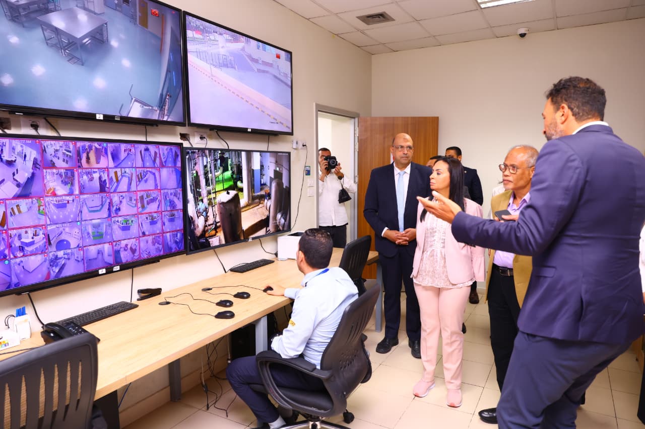 جانب من المقابلة جانب من المقابلة