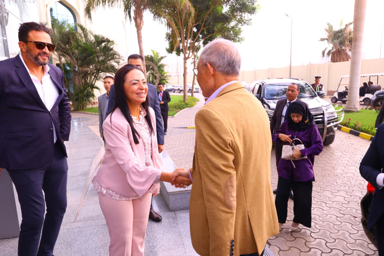 جانب من وصول الوزيرة جانب من وصول الوزيرة