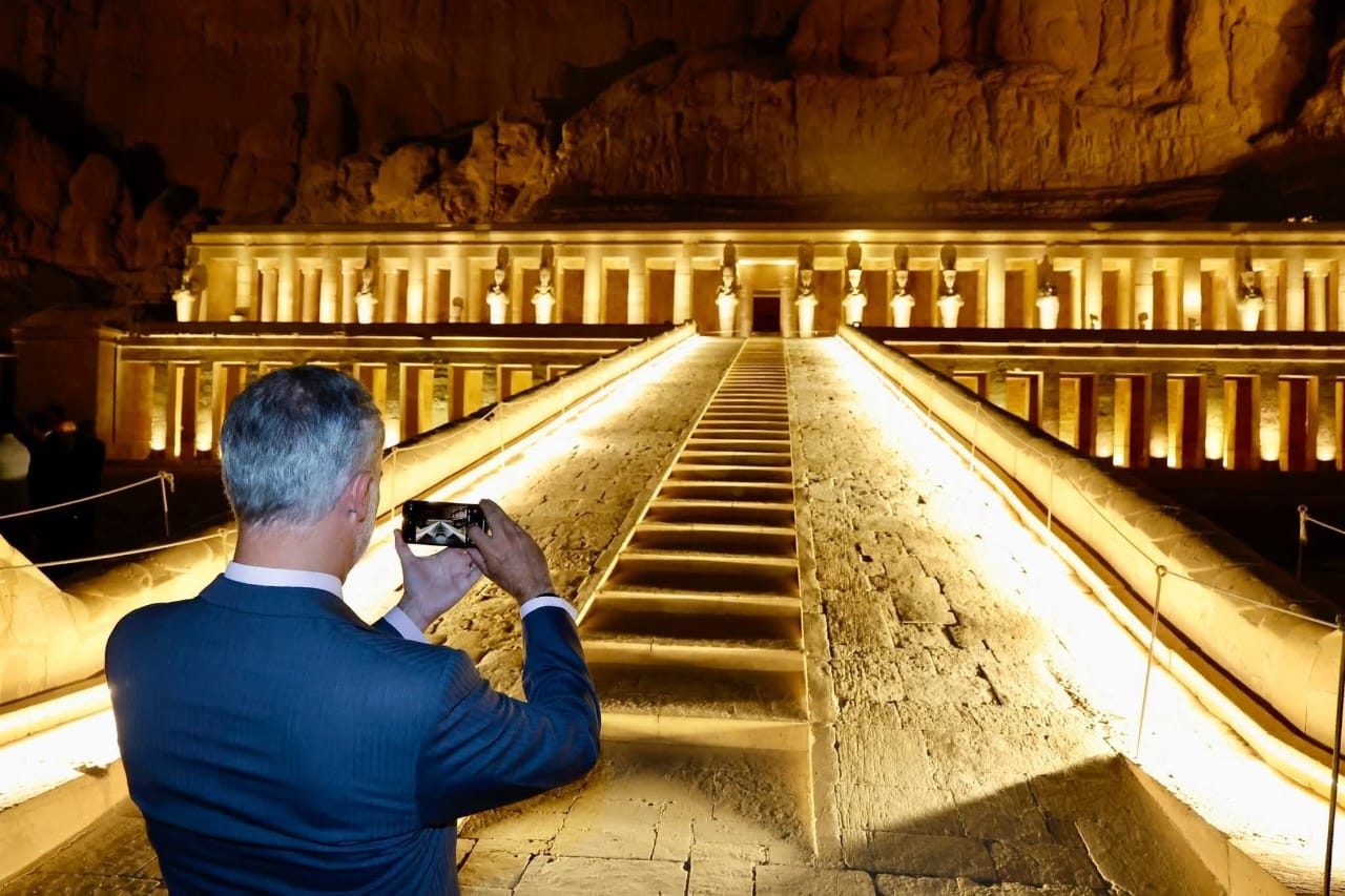 ملك إسبانيا والملكة ليتيزيا في زيارة تاريخية بين ملوك الفراعنة القدماء ملك إسبانيا والملكة ليتيزيا في زيارة تاريخية بين ملوك الفراعنة القدماء