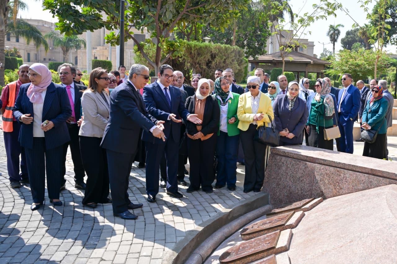 زيارة رئيس جامعة القاهرة زيارة رئيس جامعة القاهرة