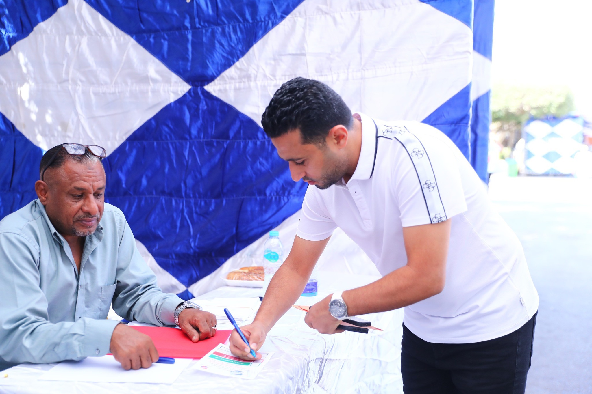 كريم مسعود عضو المجلس يدلى بصوته