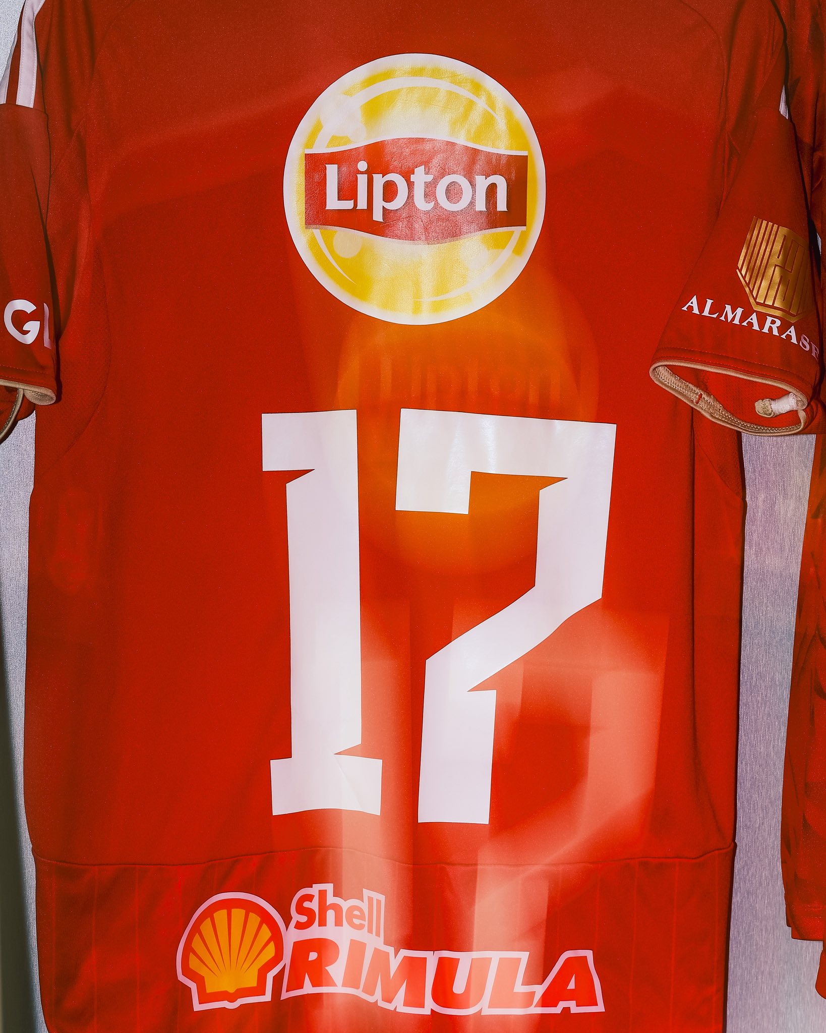 قميص بن شرقي قميص بن شرقي