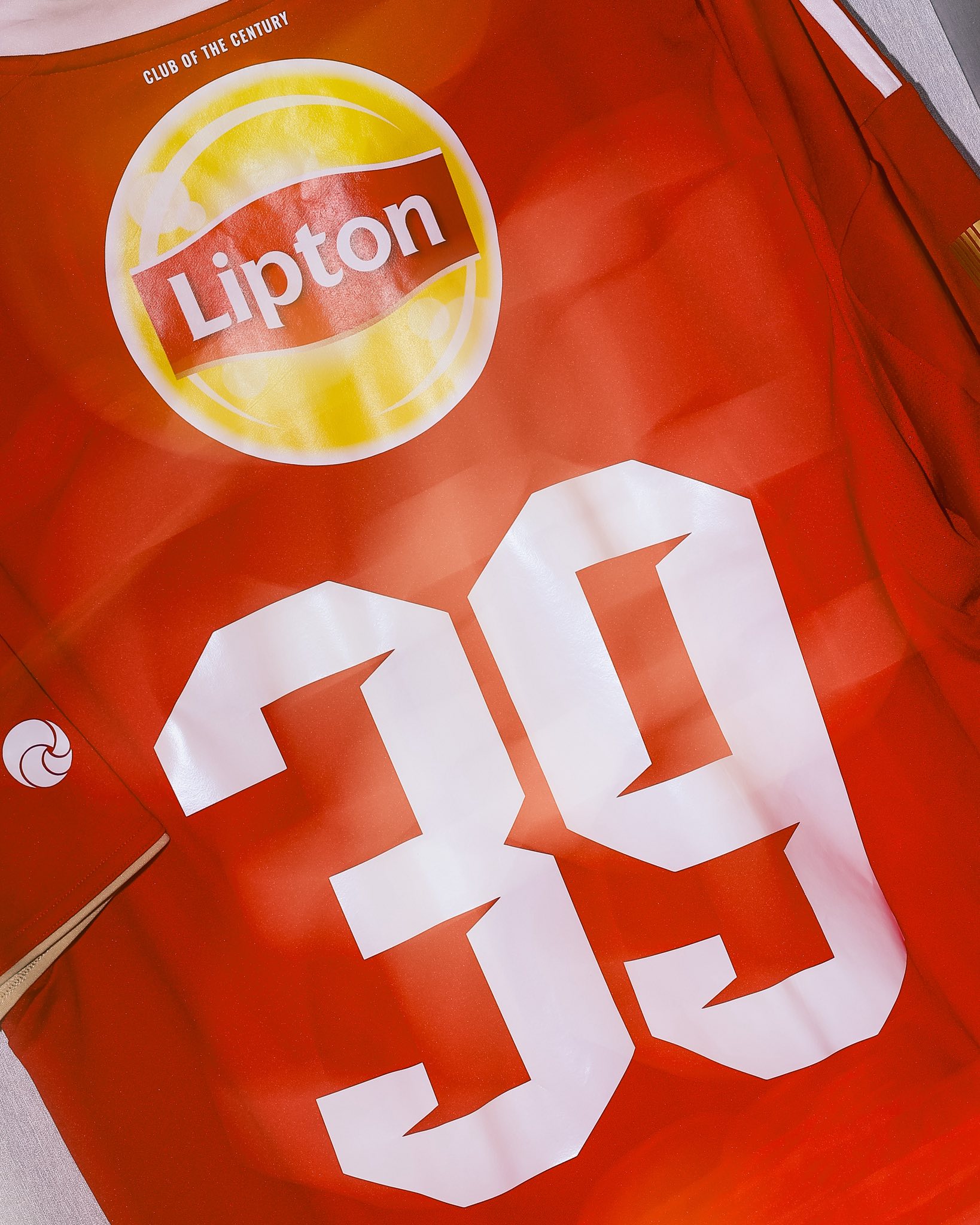 قميص حمزة عبد الكريم قميص حمزة عبد الكريم