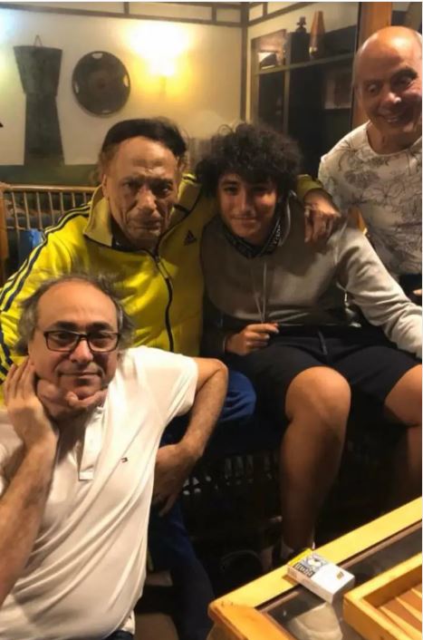 اكرم السعدني ينشر صورة مع عادل امام