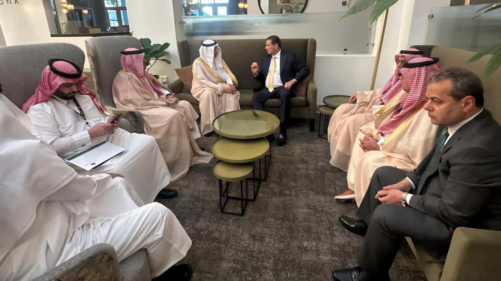 جانب من اللقاء جانب من اللقاء