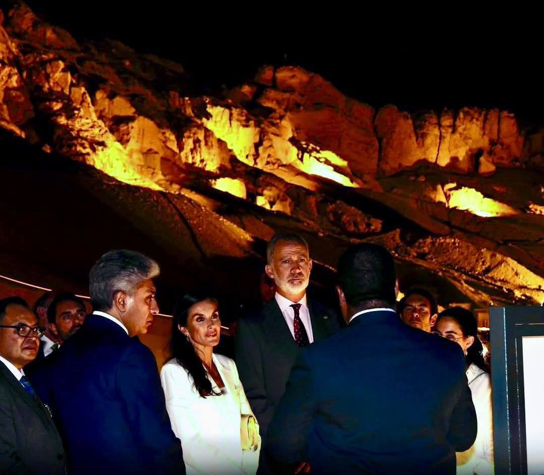 جولة الملك الأسبانى وزوجته فى حضن جبل البر الغربى جولة الملك الأسبانى وزوجته فى حضن جبل البر الغربى