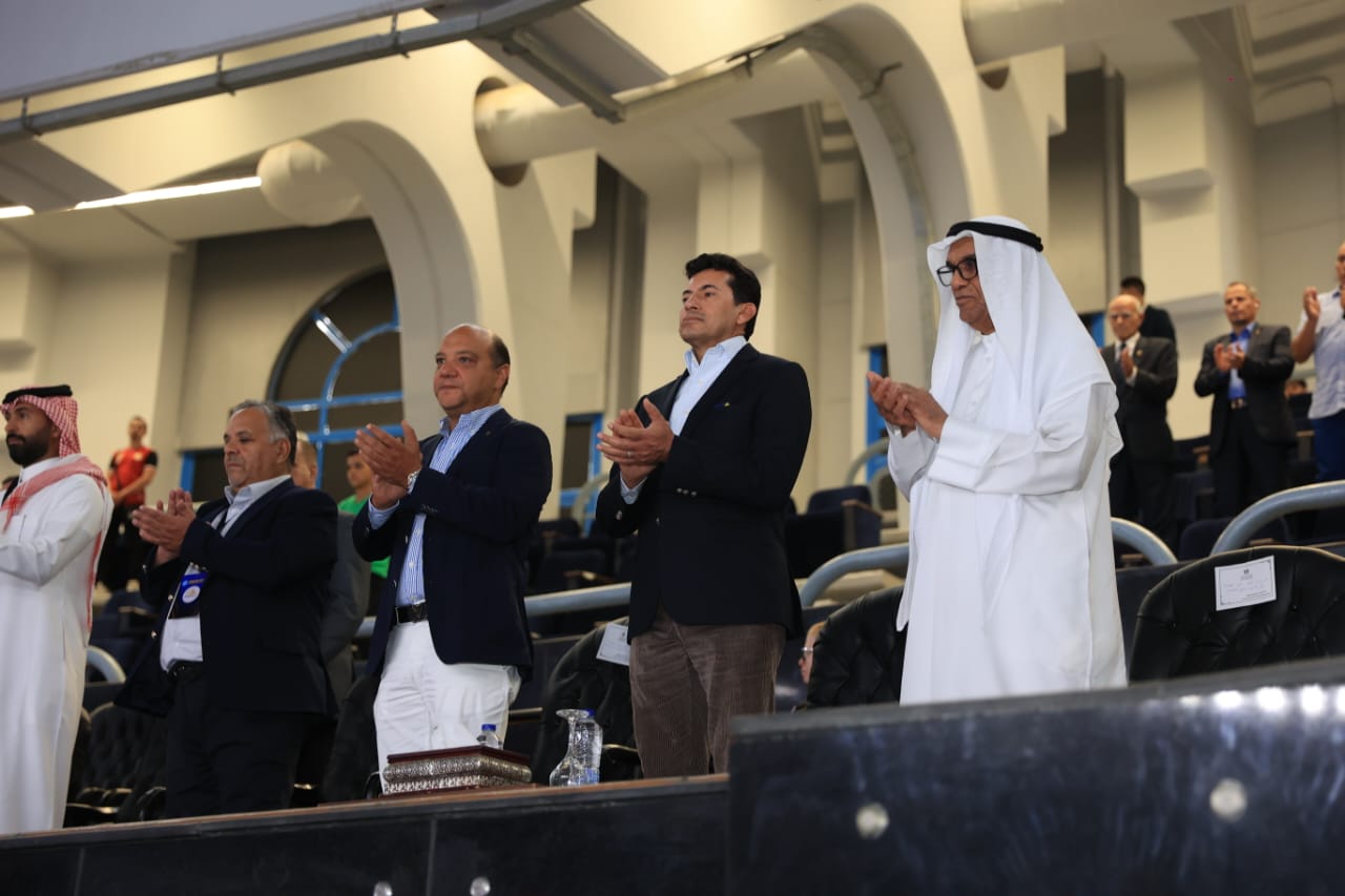 وزير الرياضة ورئيس اتحاد الجمباز