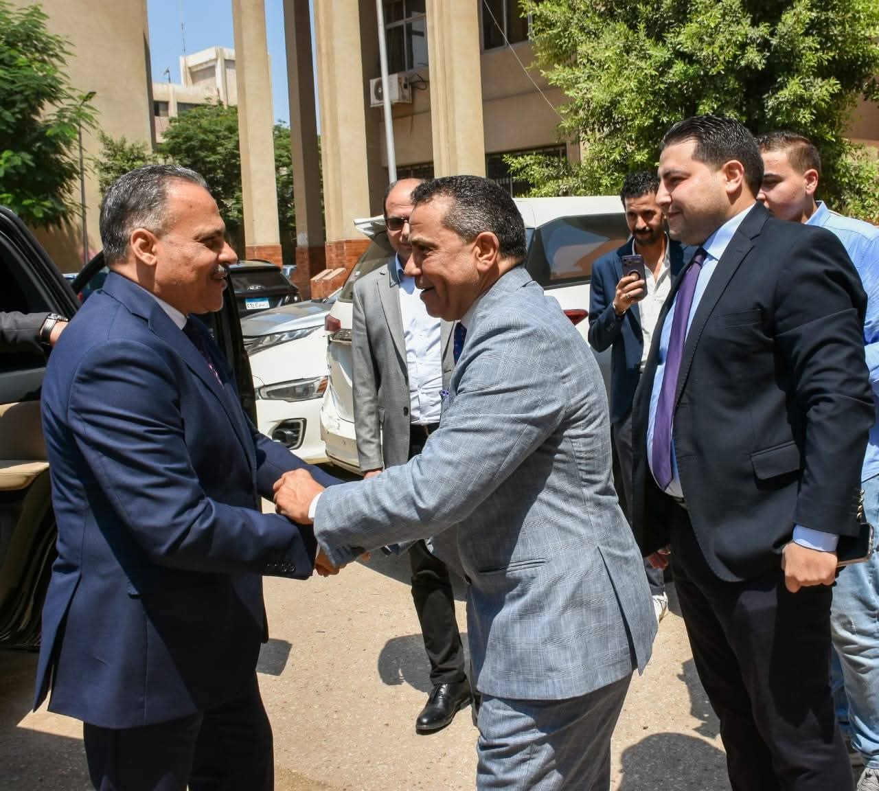 المستشار سامي عبدالحليم يستقبل محافظ الشرقية لوصوله مناقشة الدكتوارة المستشار سامي عبدالحليم يستقبل محافظ الشرقية لوصوله مناقشة الدكتوارة