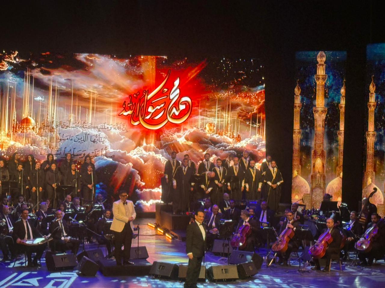 محمد ثروت يبدأ فقرته باحتفالية المولد النبوي ب طلع البدر علينا (2)