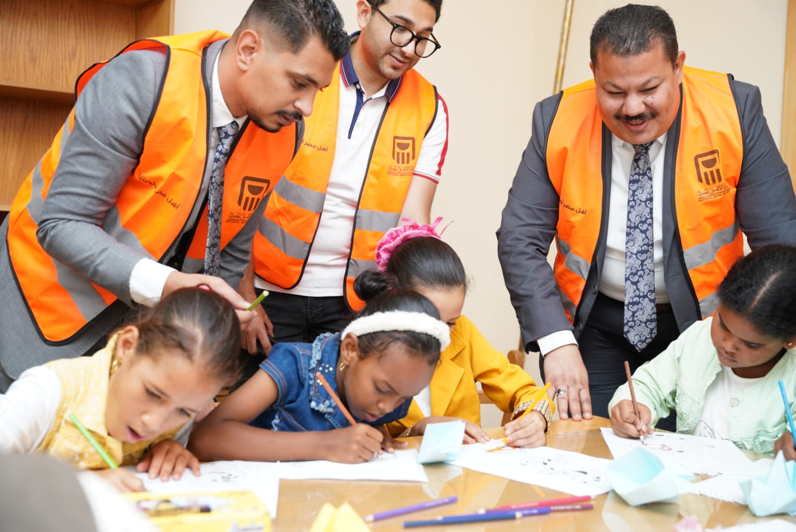 أعلن البنك الأهلي المصري عن مشاركته الفعالة في مبادرة “معاً بالوعي نحميها” (2)