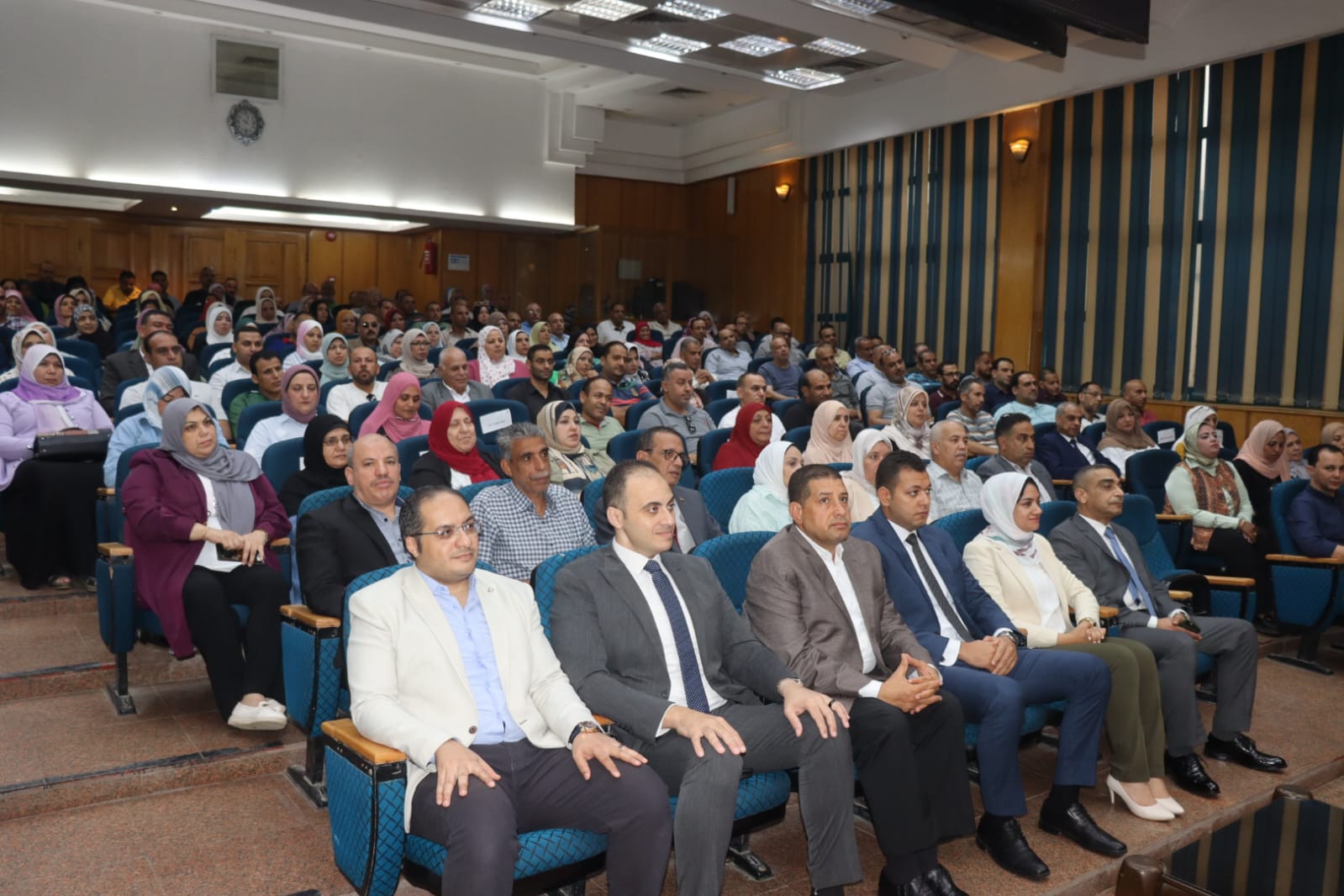 المشاركين بالندوة