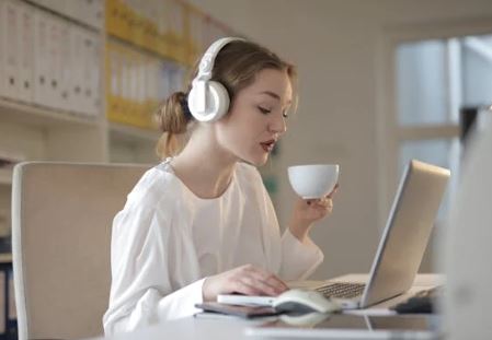 العمل في مزاج طيب