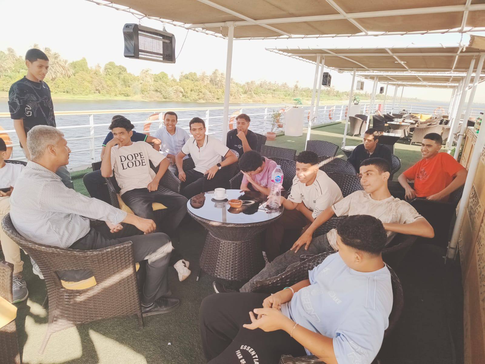 جلسة توعية طلبة الأزهر الشريف ضمن مبادرة التوعية السياحية بين الأقصر وإسنا