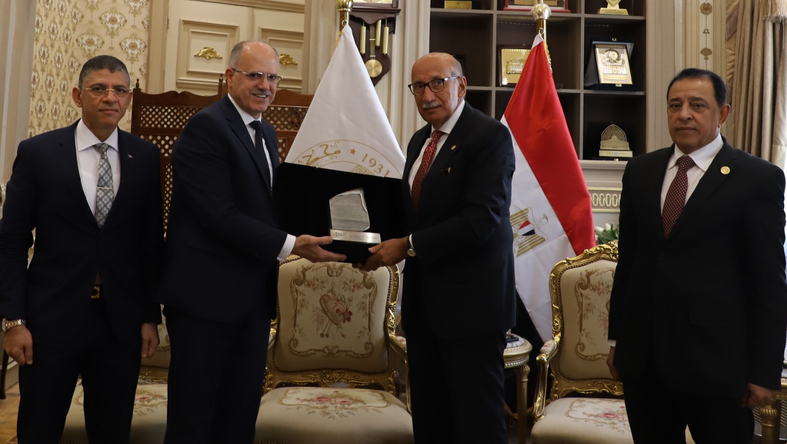 رئيس مجلس القضاء الأعلى يستقبل رئيس الجامة الأمانية (1)
