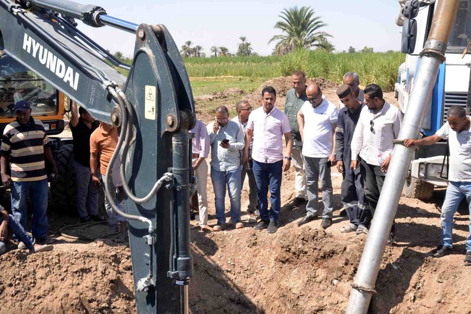 متابعة أعمال إصلاح كسر خط طرد الصرف الصحي بقرية الحبيل متابعة أعمال إصلاح كسر خط طرد الصرف الصحي بقرية الحبيل
