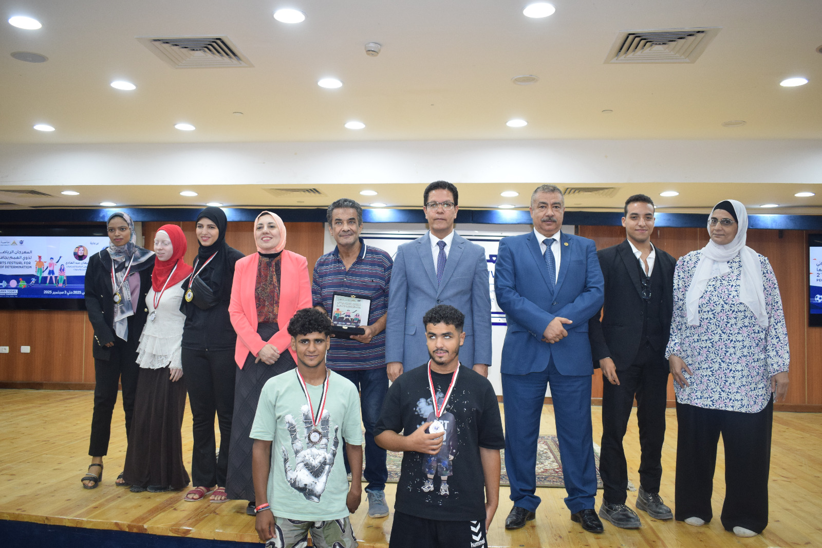 تكريم المشاركين بالمهرجان