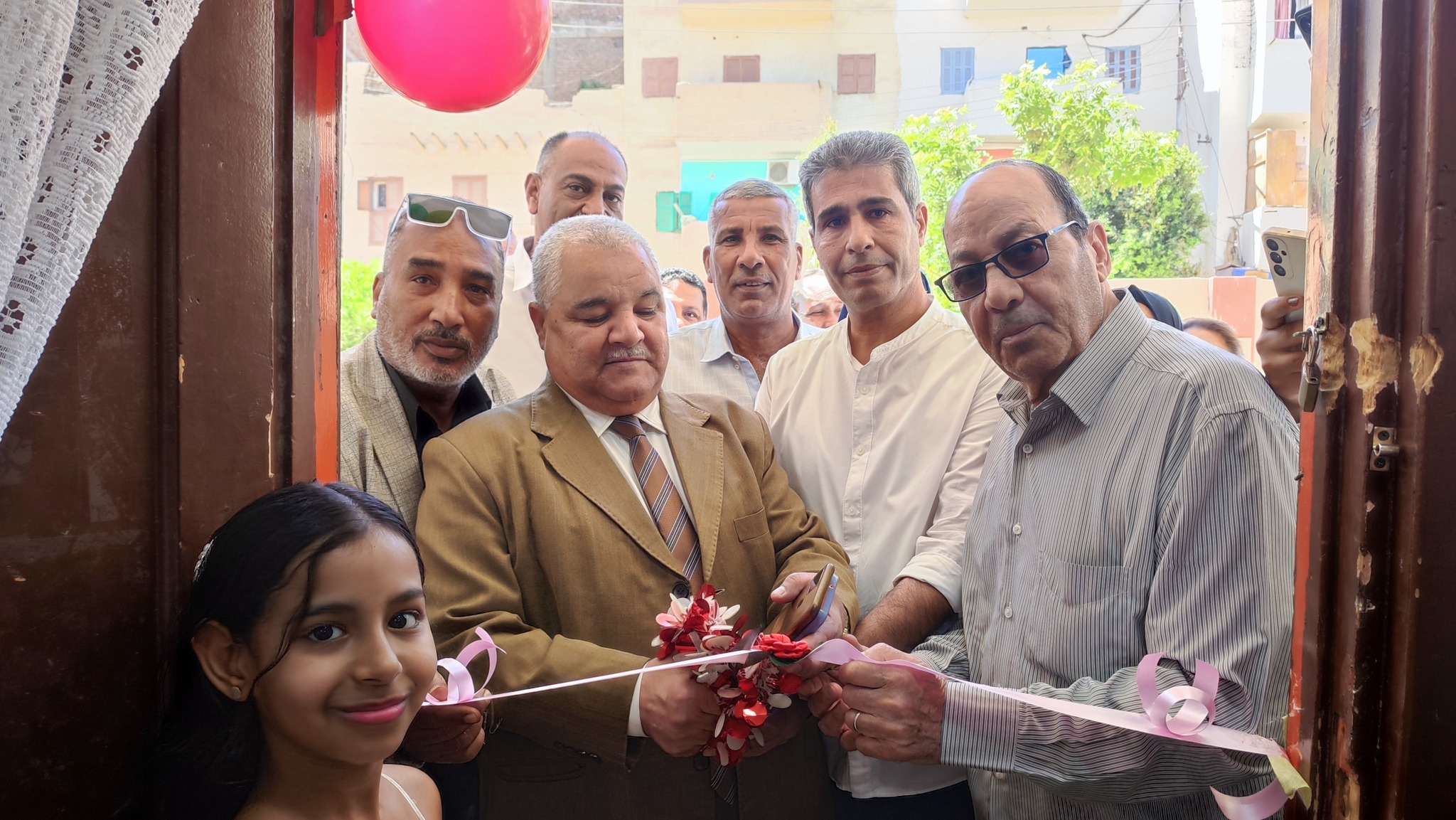 وكيل تعليم الأقصر يفتتح منفذ الوحدة المنتجة بأرمنت وكيل تعليم الأقصر يفتتح منفذ الوحدة المنتجة بأرمنت