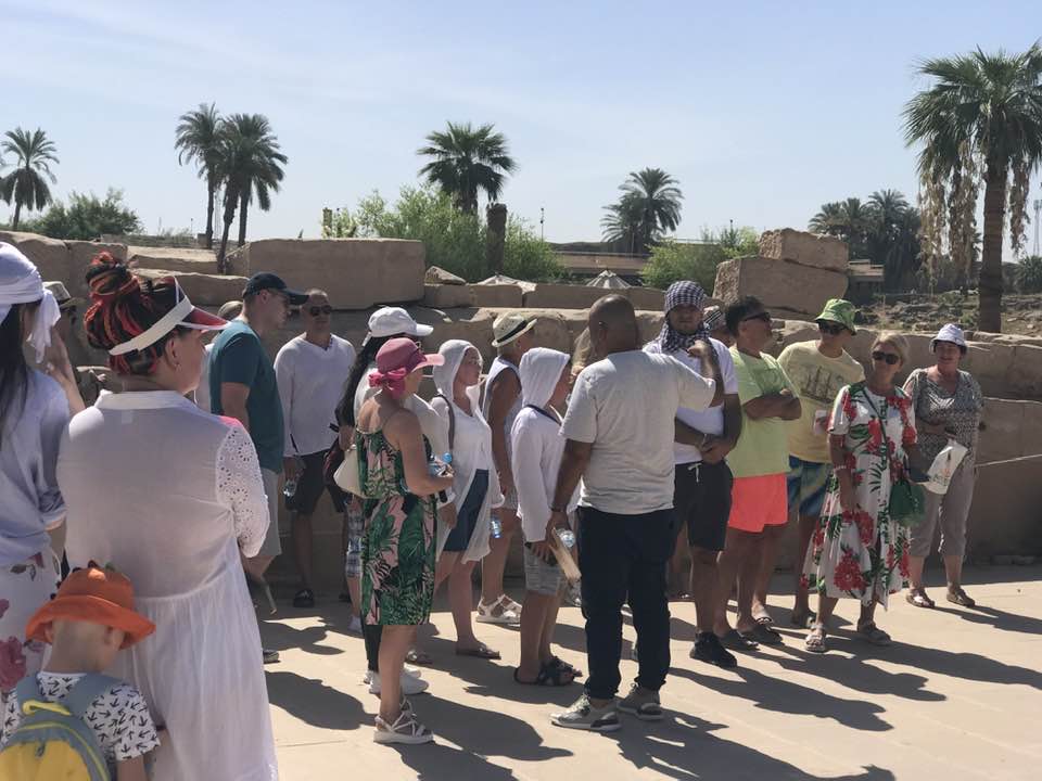 شرح وافى للسائحين فى جولتهم بمعابد الكرنك