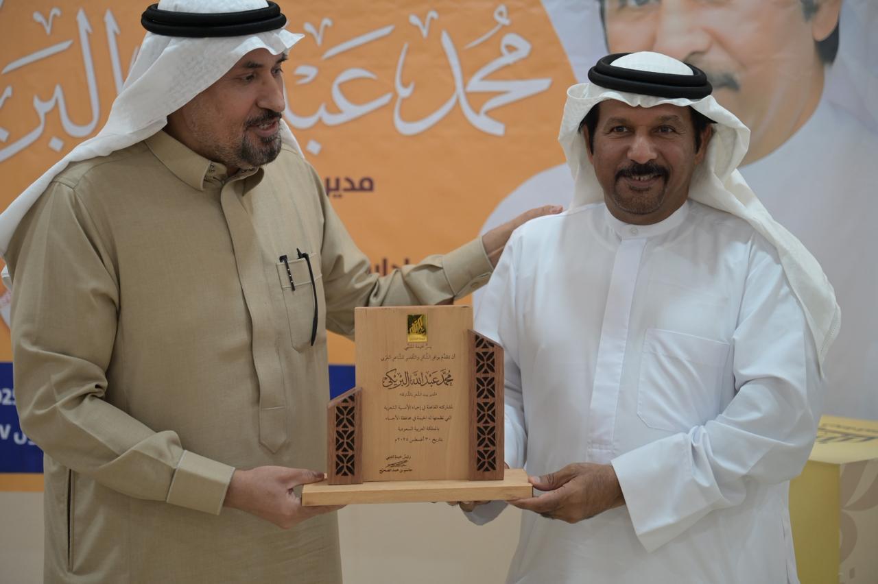 تكريم الشاعر محمد البريكى فى خيمة المتنبي