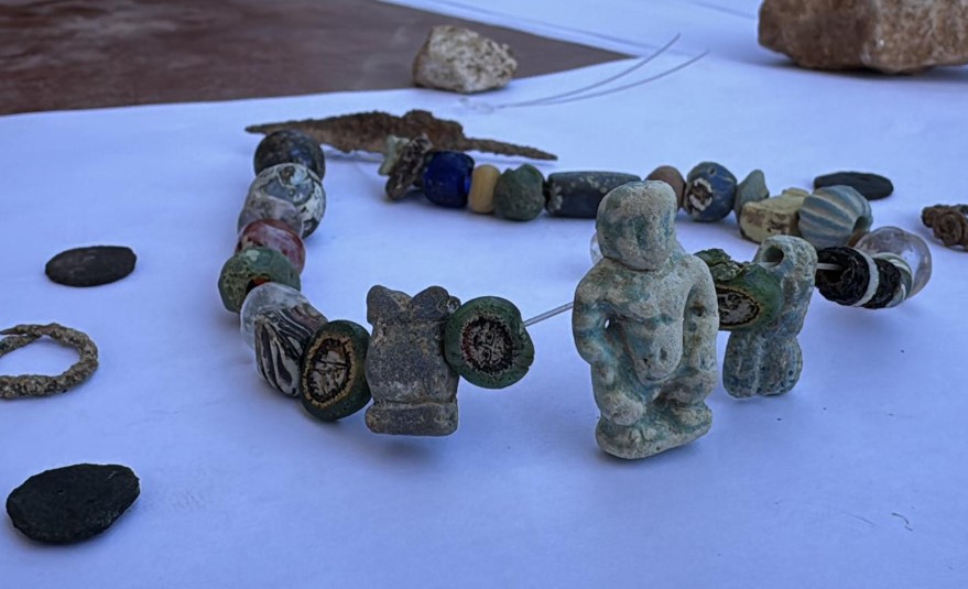 تميمة من الفخار تصور المعبود المصرى باتايكوس تميمة من الفخار تصور المعبود المصرى باتايكوس