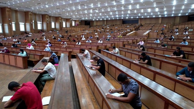 توافد الطلاب على كلية الشرطة لأداء الاختبارات المقررة (1)
