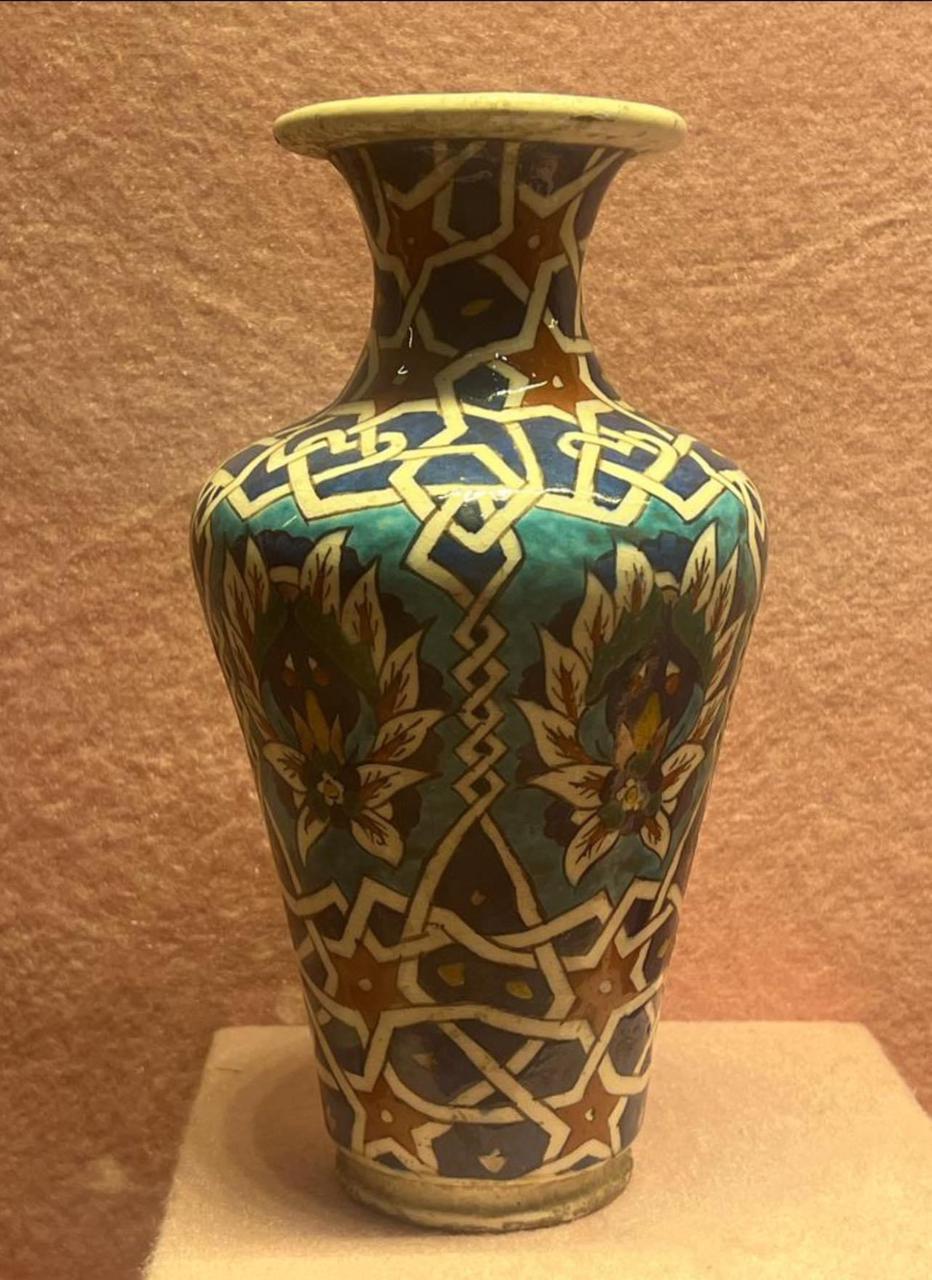 قطعه من الخزف الاسلامى الاثرى بمتحف الغردقة قطعه من الخزف الاسلامى الاثرى بمتحف الغردقة