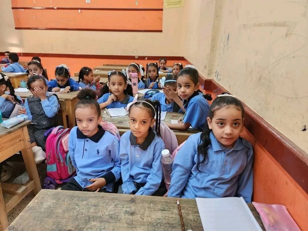 سعادة الأطفال فى المدارس مع بدء العام الجديد